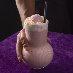 BAtido de fresa leche y frutos rojos